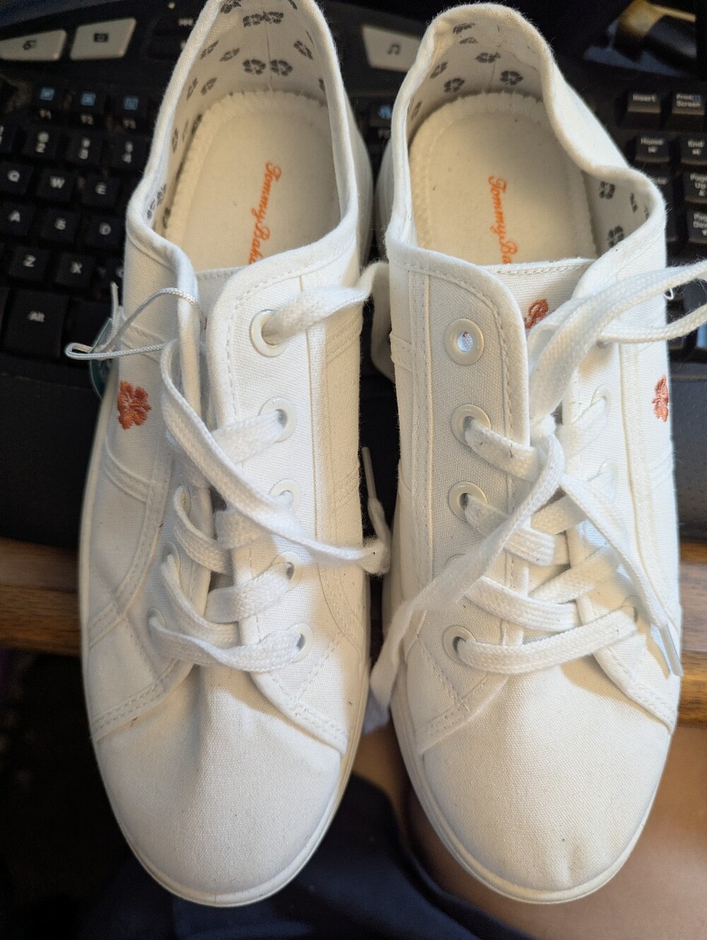 NWT Tommy Bahama Wht/Orange Emb Canvas Sneakers Sz 8.5